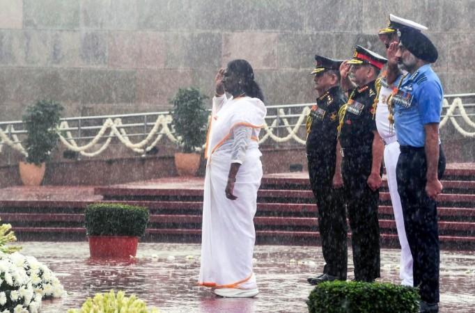 'My humble respects to brave sons of Mother India': Prez Murmu on Vijay Diwas 'My humble respects to brave sons of Mother India': Prez Murmu on Vijay Diwas