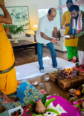Akshaye Khanna performing puja at his Alibaug house. Akshaye Khanna