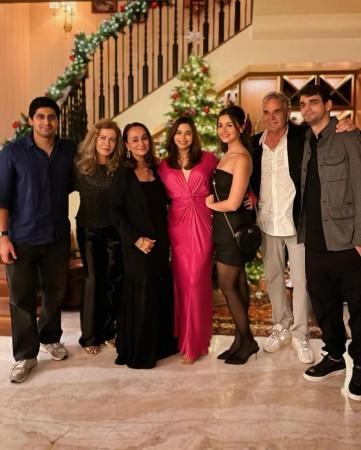 Merry Christmas 2025: Alia Bhatt, Shaheen and Soni Razdan ring in festivities sans Ranbir, Raha; Malaika Arora in London, Kareena Kapoor holiday-ready Merry Christmas 2025: Alia Bhatt, Shaheen and Soni Razdan ring in festivities sans Ranbir, Raha; Malaika Arora in London, Kareena Kapoor holiday-ready