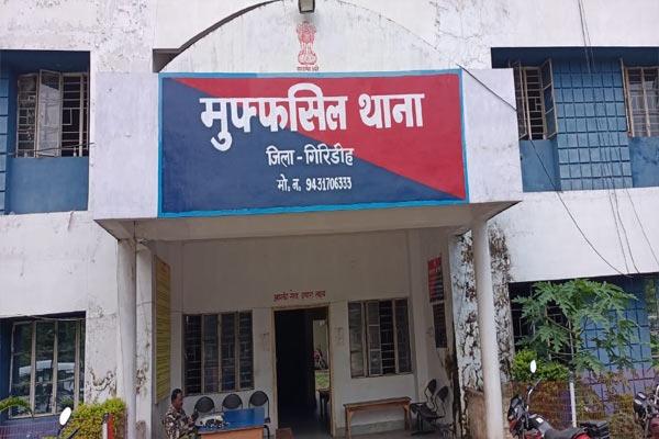 According to police, two youths allegedly poured boiling oil on the woman on late Sunday evening after she resisted a molestation bid.  The victim, who sustained severe burn injuries, was rushed to Sadar Hospital, where her condition remains critical. Doc