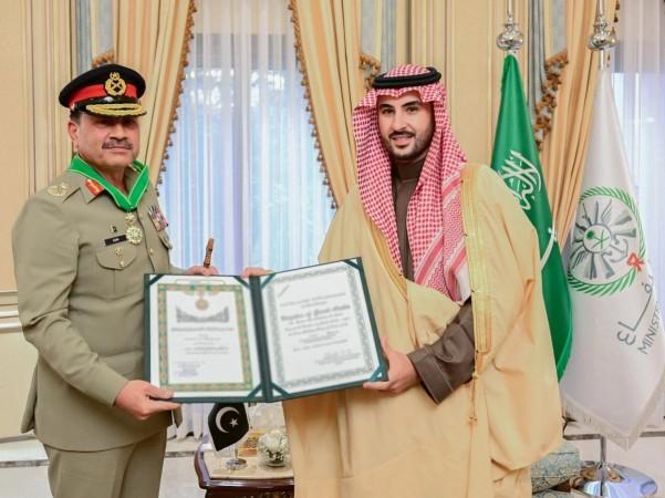 Art of diplomatic calibration: Saudi Arabia's honour to Pakistan's military leader and pragmatics of regional alliances