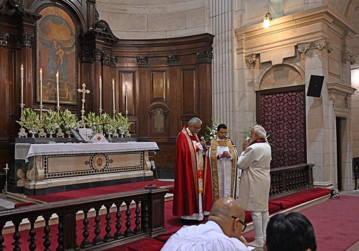 PM Modi joins Christmas celebrations at Delhi's Cathedral Church, attends morning service