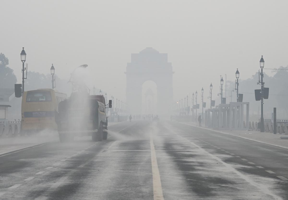 Delhi chokes under 'severe' air quality, thick layer of smog engulfs city