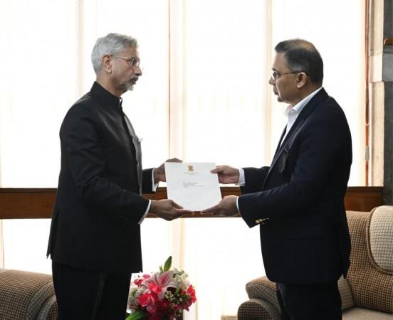EAM Jaishankar arrives in Dhaka for Khaleda Zia's funeral, hands over PM Modi's letter to her son
