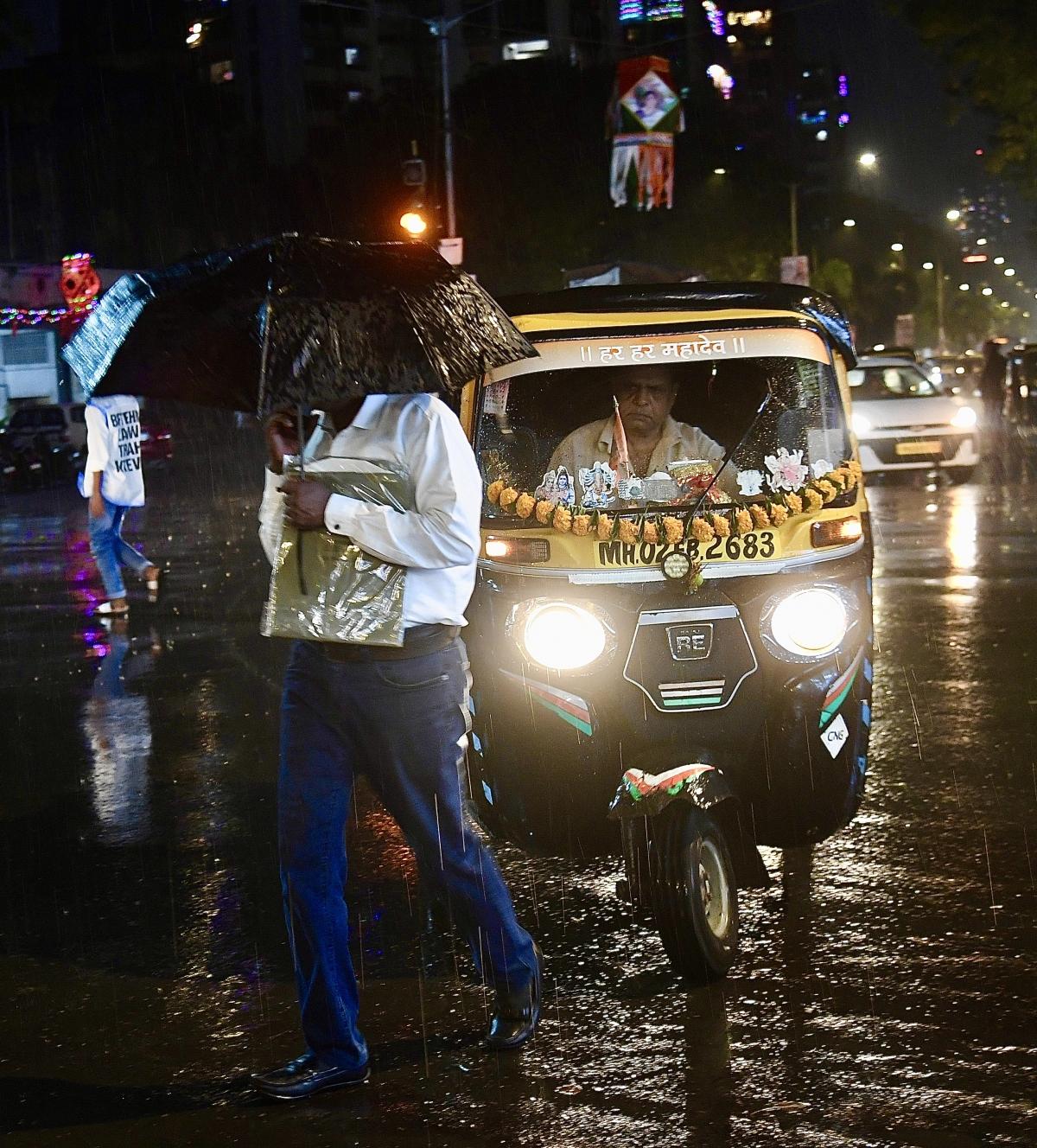 New Year begins on a wet note for Mumbaikars, unexpected rain drenches parts of city