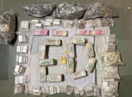 Rs 10.87 crore fraud: ED seizes Rs 4 crore gold, silver from Gujarat's con stock market advisor Rs 10.87 crore fraud: ED seizes Rs 4 crore gold, silver from Gujarat's con stock market advisor