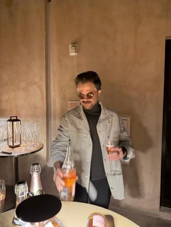 Sonam Kapoor flaunts baby bump as she poses with family at New Year's