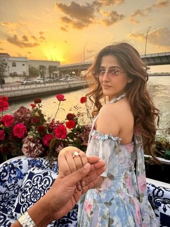 Nupur Sanon gets engaged to Stebin Ben, flaunts massive diamond ring; sister Kriti Sanon hugs couple