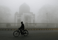 Cold wave persists in Delhi-NCR as air quality remains 'poor'; fog delays several flights