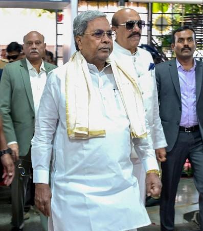 Completing full term as K'taka CM depends on high command's decision: Siddaramaiah as he equals Urs' record Completing full term as K'taka CM depends on high command's decision: Siddaramaiah as he equals Urs' record