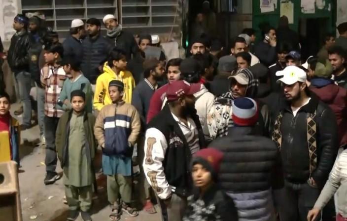 FIR filed after stone-pelting during demolition drive near Old Delhi mosque, 10 detained