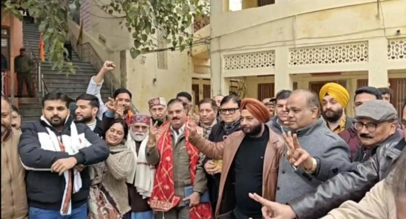 Leaders of Shri Mata Vaishno Devi Sangharsh Samiti celebrating the cancellation of MBBS admissions at the Shri Mata Vaishno Devi Medical College. Celebrating