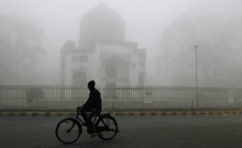 Sudden rain spell freezes Delhi, Air quality remains 'Very poor'
