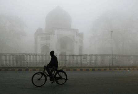 Sudden rain spell freezes Delhi, Air quality remains 'Very poor' Sudden rain spell freezes Delhi, Air quality remains 'Very poor'