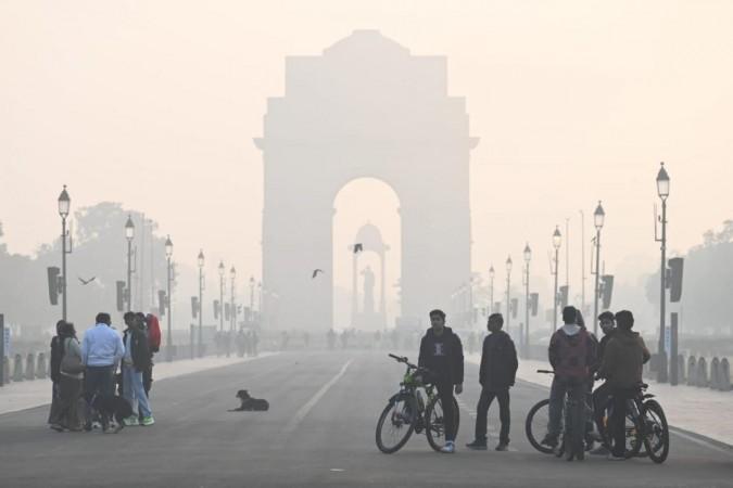 Delhi's air quality remains in 'very poor' category, cold wave conditions persist