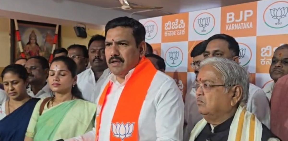 Karnataka BJP calls on Siddaramaiah to press Venugopal on Kannada schools issue