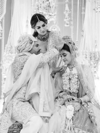 Kriti Sanon helps Stebin Ben apply sindoor to Nupur Sanon at Hindu wedding; fans ask when she will marry rumoured boyfriend Kabir