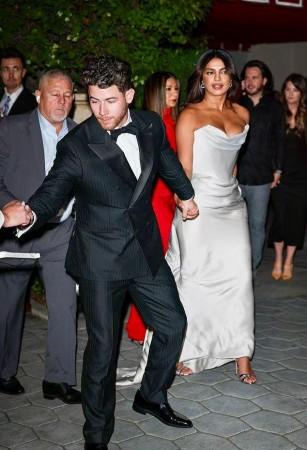 Priyanka Chopra–Nick Jonas get intimate; PeeCee's plunging neckline gown and bronzer makeup draw flak, fans say she looks dark Priyanka Chopra–Nick Jonas get intimate; PeeCee's plunging neckline gown and bronzer makeup draw flak, fans say she looks dark