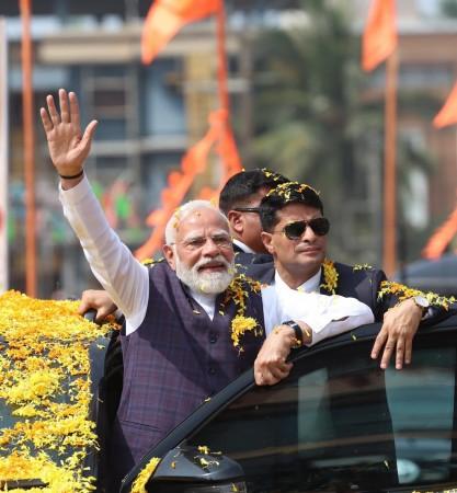 PM Modi extends greetings on Makar Sankranti and Magh Bihu; devotees take holy dip at Prayagraj, Haridwar, Gangasagar PM Modi extends greetings on Makar Sankranti and Magh Bihu; devotees take holy dip at Prayagraj, Haridwar, Gangasagar