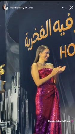 International shame: Turkish actress Hande Erçel was recording her friend #AminaKhalil; netizens say Shah Rukh Khan fans falsely claimed she was filming SRK at Joy Awards 2026