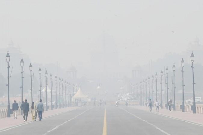 Delhi continues to battle 'very poor' air quality as AQI stands at 377