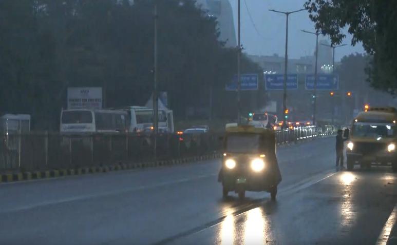 Delhi-NCR wakes up to chilly, rainy morning; air quality remains 'very poor'