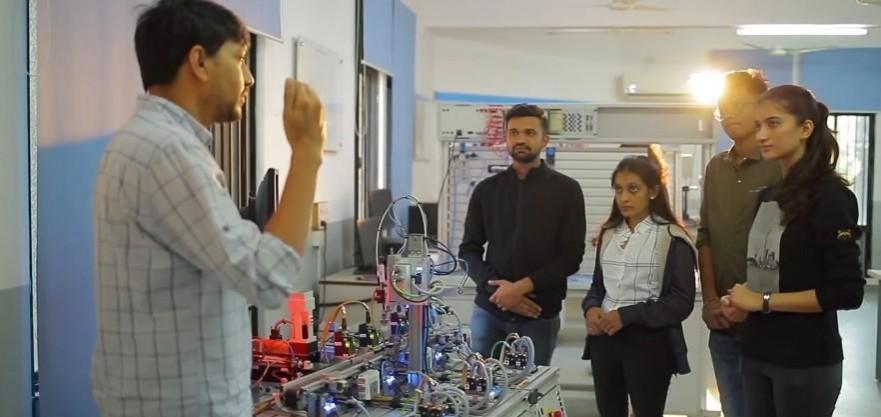 PM Modi praises Gen Z 'bhajan clubbing' trend, calls youth 'heroes' of Startup India in '2026 is the new 2016' reflection PM Modi praises Gen Z 'bhajan clubbing' trend, calls youth 'heroes' of Startup India in '2026 is the new 2016' reflection