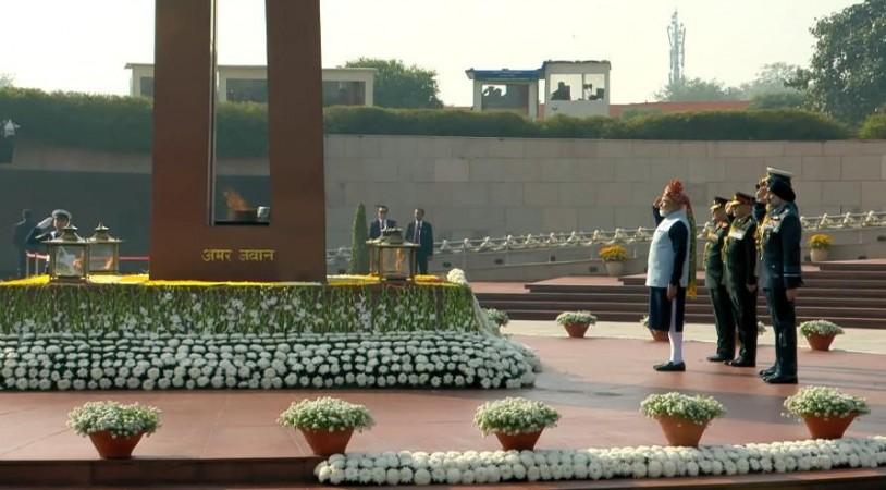 Republic Day: PM Modi pays tribute to fallen soldiers at National War Memorial