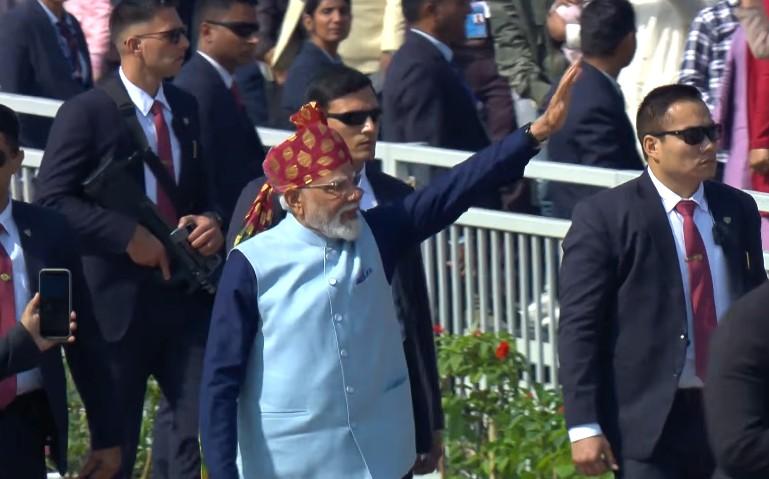 PM Modi breaks protocol, walks along Kartavya Path greeting crowds on Republic Day