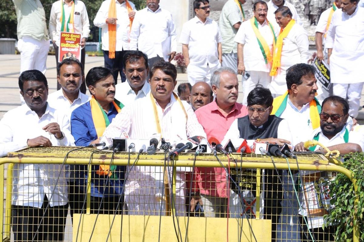 The protest, led by Opposition Leader R. Ashoka and BJP State President B.Y. Vijayendra, involved MLAs and MLCs holding placards and raising slogans against the Congress-led government. Ashoka alleged widespread corruption in the Excise Department, includ
