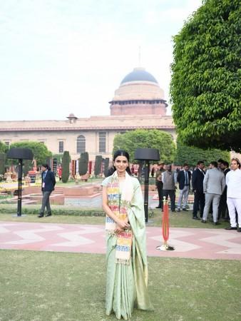 Samantha Ruth Prabhu graces Republic Day reception at Rashtrapati Bhavan with PM Modi, hosted by President Droupadi Murmu; fans say 'Sobhita did it way before' Samantha Ruth Prabhu graces Republic Day reception at Rashtrapati Bhavan with PM Modi, hosted by President Droupadi Murmu; fans say 'Sobhita did it way before'