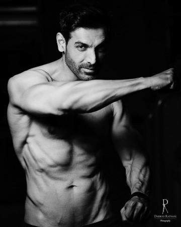 John Abraham's wrinkled face, loss of muscle and shocking weight loss leave fans concerned [See then and now photos]