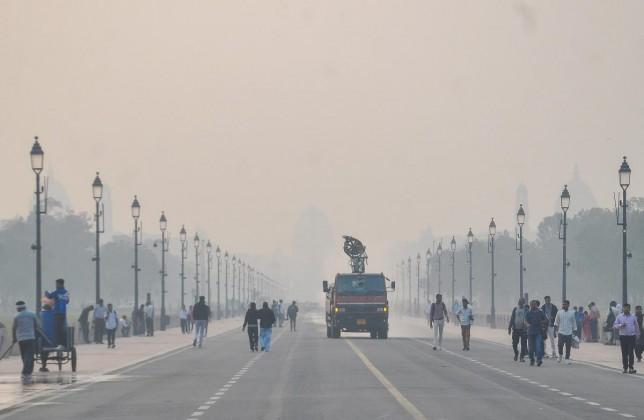 Delhi air quality shows marginal improvement, AQI remains in 'poor ...