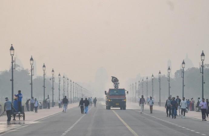 Delhi air quality shows marginal improvement, AQI remains in 'poor' category