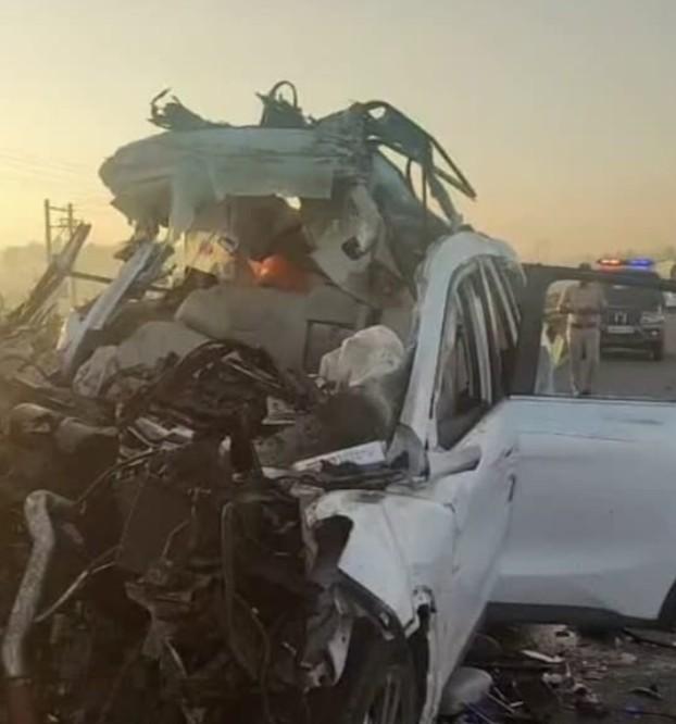 Seven killed in chain collision involving car, bike, canter on Bengaluru national highway