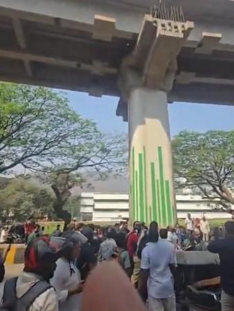 A portion of a parapet wall from an under-construction Metro bridge collapsed onto LBS Road in Mulund (West), Mumbai, killing one person and injuring at least four others. Maharashtra Chief Minister Devendra Fadnavis expressed grief and announced Rs 5 lak