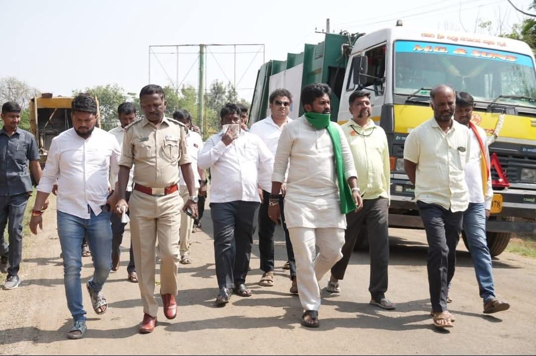 Garbage dumping sparks outrage, 300 trucks halted on outskirts of Bengaluru