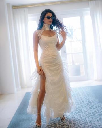 Priyanka Chopra slays in sexy thigh-high glam couture, kisses Nick Jonas as green forest jiju wears her mangalsutra as bracelet at The Bluff premiere