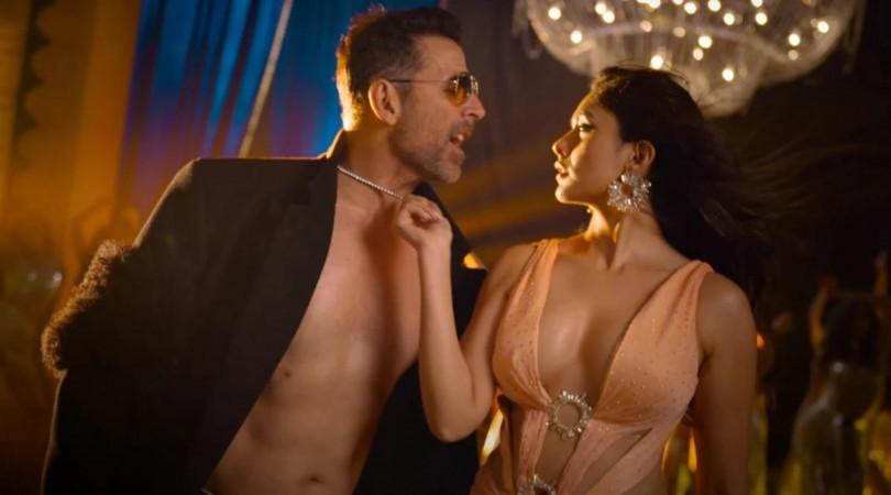 A still from Akshay and Mrunal's film together. Akshay Kumar-Mrunal Thakur