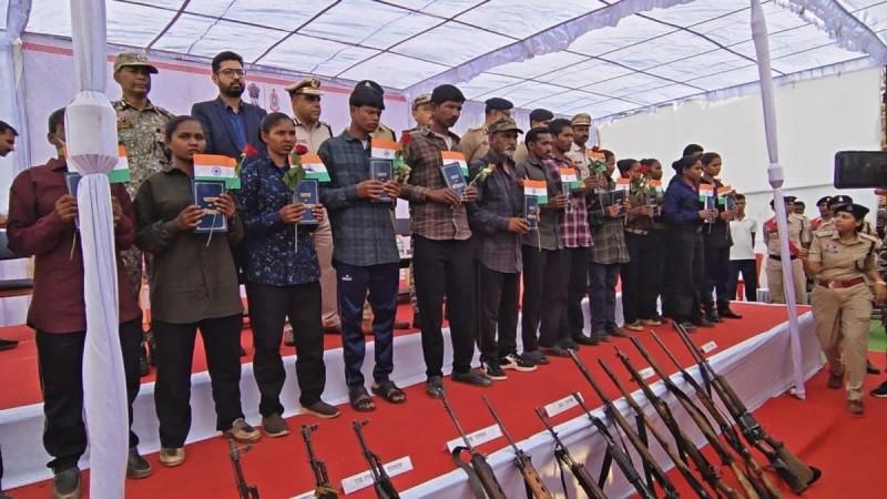 15 Maoists, including 9 women, surrender in Chhattisgarh; hand over AK-47s, INSAS rifles 15 Maoists, including 9 women, surrender in Chhattisgarh; hand over AK-47s, INSAS rifles