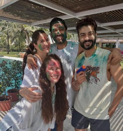 Katrina Kaif–Vicky Kaushal, Ranbir Kapoor, Soha Ali Khan, Javed Akhtar- Shabana Azmi: B- Town dances, drinks, celebrates Holi with joy Katrina Kaif–Vicky Kaushal, Ranbir Kapoor, Soha Ali Khan, Javed Akhtar- Shabana Azmi: B- Town dances, drinks, celebrates Holi with joy