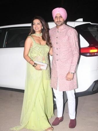 Arjun Tendulkar weds Saaniya: Sara looks regal in pink; Sachin-Anjali stun; Irfan-Yusuf Pathan, Yuvraj Singh, Harbhajan Singh, Zaheer Khan attend Arjun Tendulkar weds Saaniya: Sara looks regal in pink; Sachin-Anjali stun; Irfan-Yusuf Pathan, Yuvraj Singh, Harbhajan Singh, Zaheer Khan attend