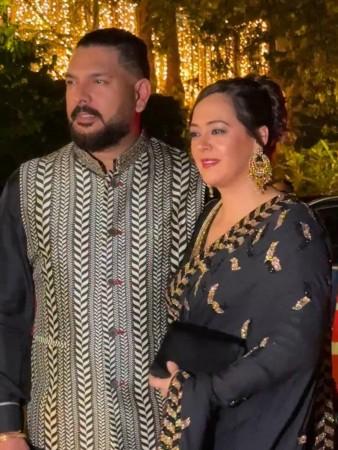 Arjun Tendulkar weds Saaniya: Sara looks regal in pink; Sachin-Anjali stun; Irfan-Yusuf Pathan, Yuvraj Singh, Harbhajan Singh, Zaheer Khan attend Arjun Tendulkar weds Saaniya: Sara looks regal in pink; Sachin-Anjali stun; Irfan-Yusuf Pathan, Yuvraj Singh, Harbhajan Singh, Zaheer Khan attend