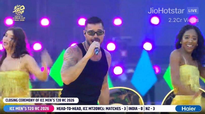 India vs NZ final: MS Dhoni–Rohit Sharma lift WC trophy together, bring it to ground; Ricky Martin, Sukhbir, Falguni Pathak enthral crowd with performances