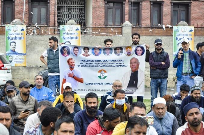 Police stop Cong protest march in Srinagar over US-India trade deal, Iran issue