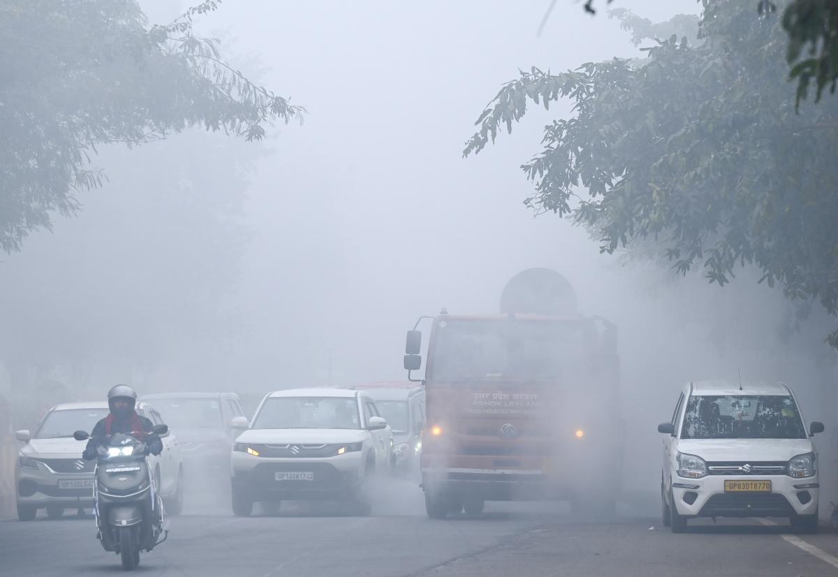 Unseasonal fog, rising heat, deepening air pollution hit Delhi-NCR