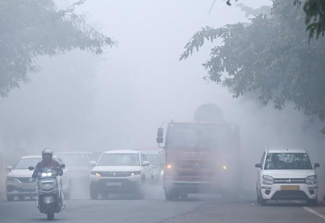 Unseasonal fog, rising heat, deepening air pollution hit Delhi-NCR