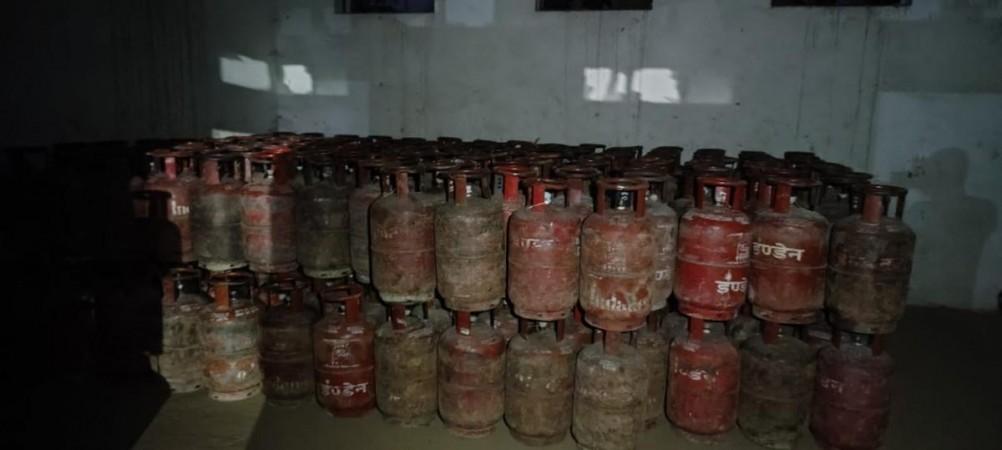 Centre asks states to crack down on fuel hoarding, says India's crude supply remains secure Centre asks states to crack down on fuel hoarding, says India's crude supply remains secure Centre asks states to crack down on fuel hoarding, says India's crude supply remains secure