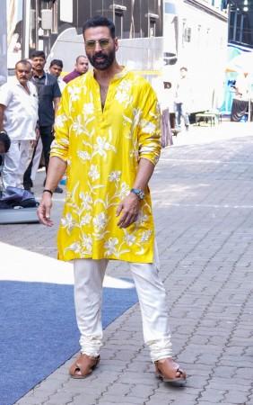 Ajay Devgn reacts to Akshay Kumar joining 'Golmaal 5': Koi franchise nahi chhodta hai ye Ajay Devgn reacts to Akshay Kumar joining 'Golmaal 5': Koi franchise nahi chhodta hai ye