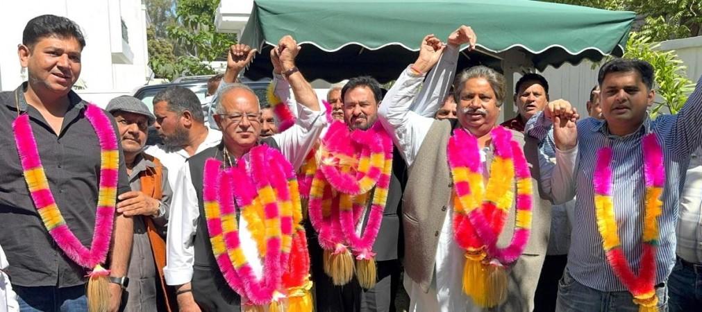 J&K Congress chief Tariq Hamid Karra welcomed Choudhary Gharu Ram, a staunch loyalist of Ghulam Nabi Azad, on his rejoining the party. Choudhary Gharu Ram